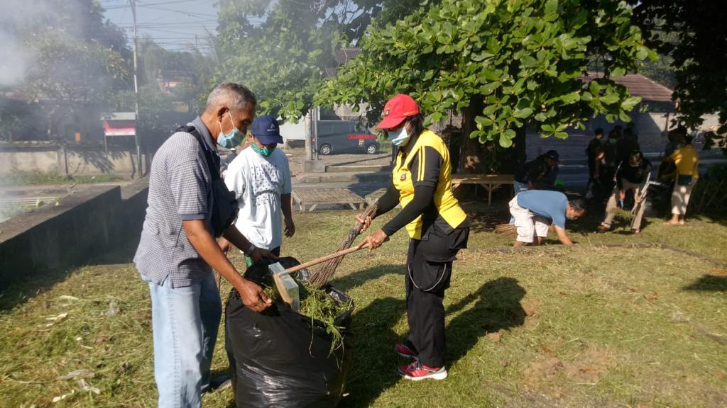 Paroki Sanmari Ngayah Bersama Warga Desa Abianbase