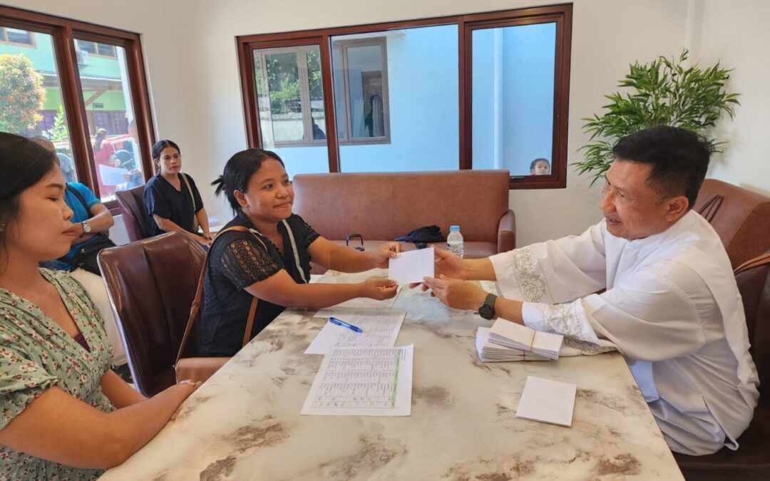 Yayasan Sundar Galang Langgeng Gianyar membagi beasiswa kepada 66 siswa
